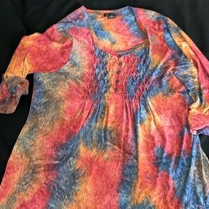 New Direction curvy women’s top.  Multi-colored pull on 1X top. Pre-owned